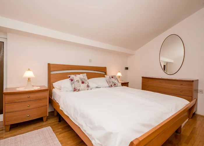 Anggela - Two Bedroom With Balcony And Sea View Lejlighed Rab Town