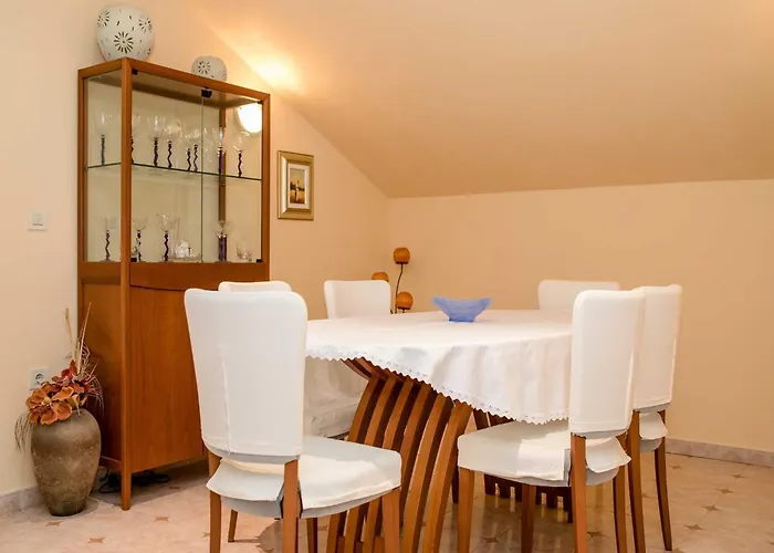 Anggela - Two Bedroom With Balcony And Sea View