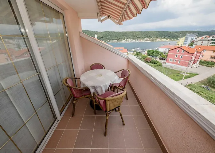 Apartmán Anggela - Two Bedroom With Balcony And Sea View Rab Town