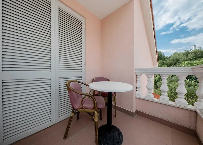 Anggela - Two Bedroom With Balcony And Sea View Apartmán Rab Town
