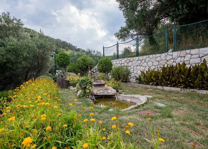 Anggela - Two Bedroom With Balcony And Sea View Apartmán Rab Town