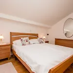 Anggela - Two Bedroom With Balcony And Sea View Appartement Rab Town