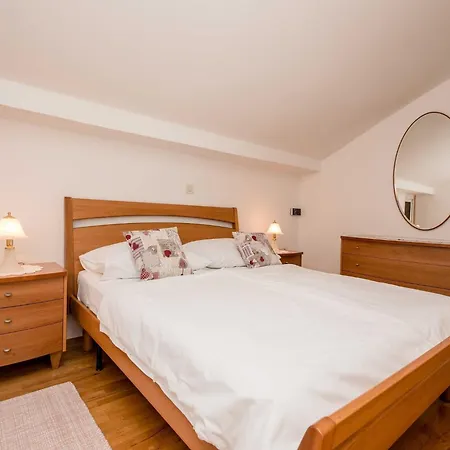Anggela - Two Bedroom With Balcony And Sea View Apartmán Supetarska Draga