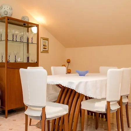 Anggela - Two Bedroom With Balcony And Sea View